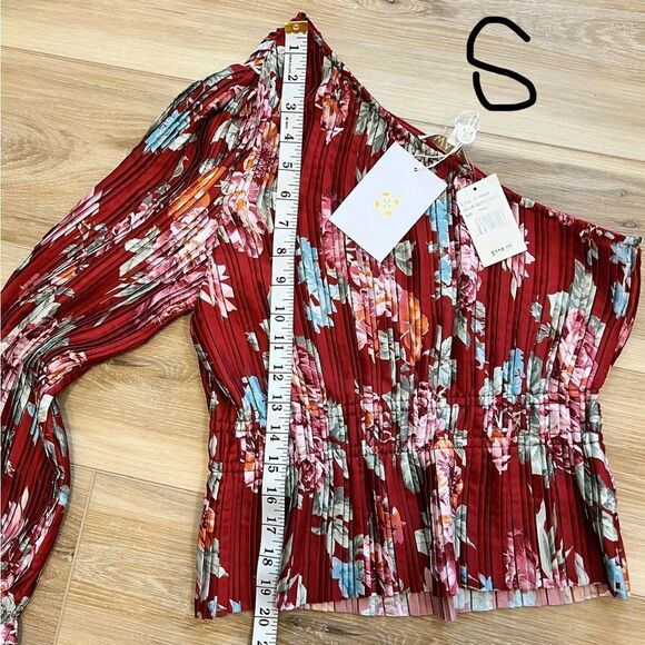 WAYF Pleated One Shoulder Floral Top Scarlet Roses - Picture 11 of 11
